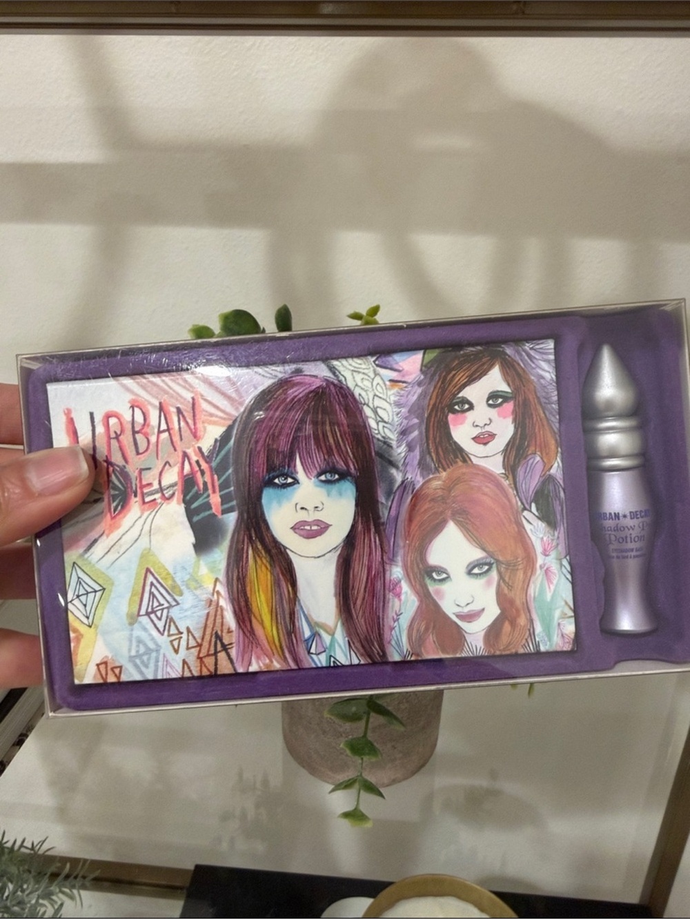 Urban Decay Eyeshadow Palette & Primer - Picture 7 of 11